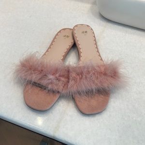 HM cute pink feather sandals